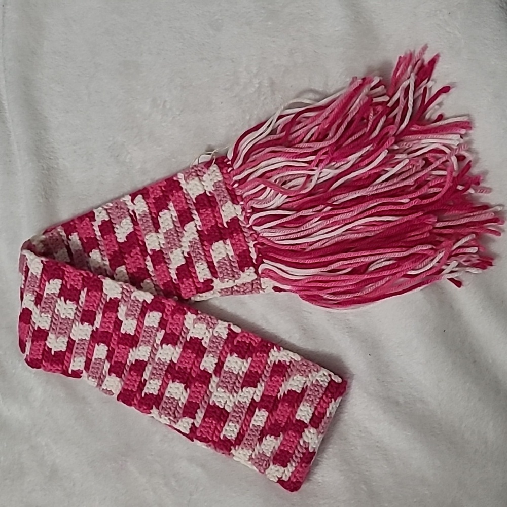 Handcrafted scarf pink camo